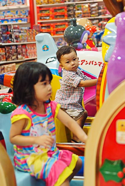 ชื่อ:  2011_0501ZooKorat0326.jpg
ครั้ง: 340
ขนาด:  116.7 กิโลไบต์