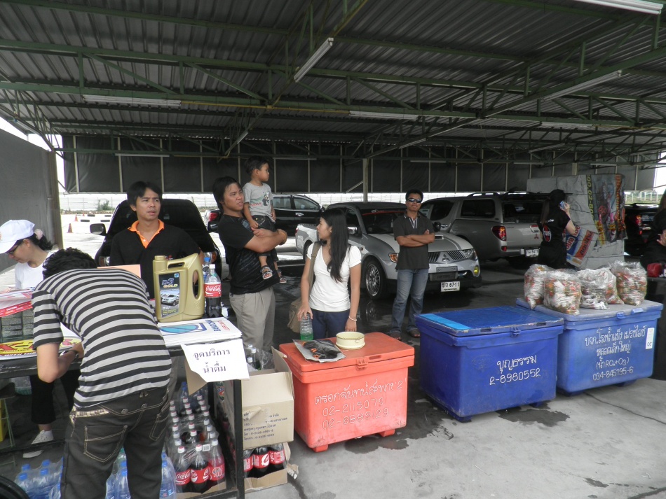 ชื่อ:  P6042340.jpg
ครั้ง: 1356
ขนาด:  267.4 กิโลไบต์