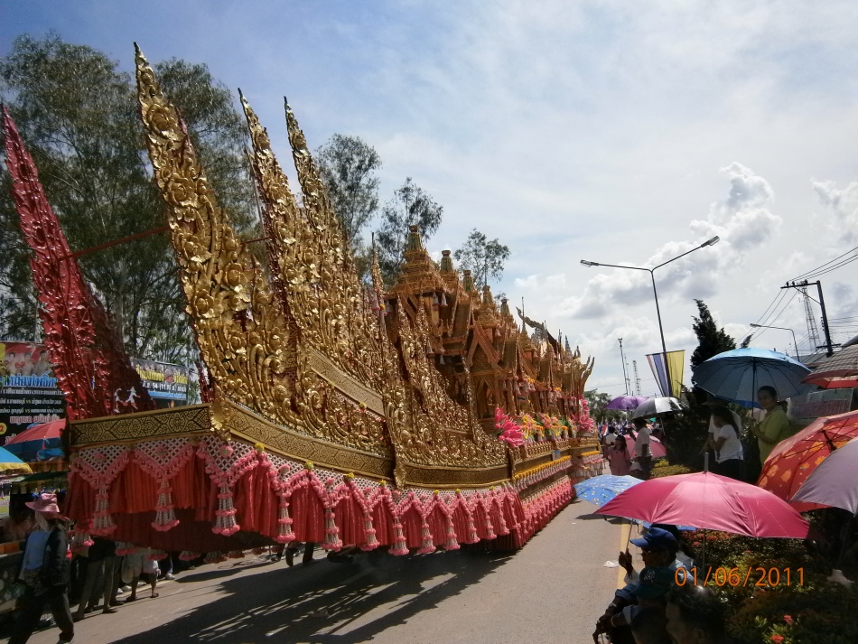 ชื่อ:  P6010158.jpg
ครั้ง: 338
ขนาด:  307.4 กิโลไบต์