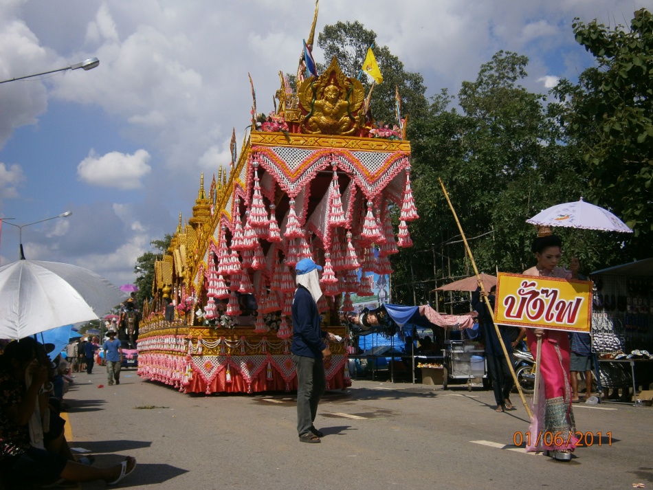 ชื่อ:  P6010172.jpg
ครั้ง: 342
ขนาด:  305.8 กิโลไบต์