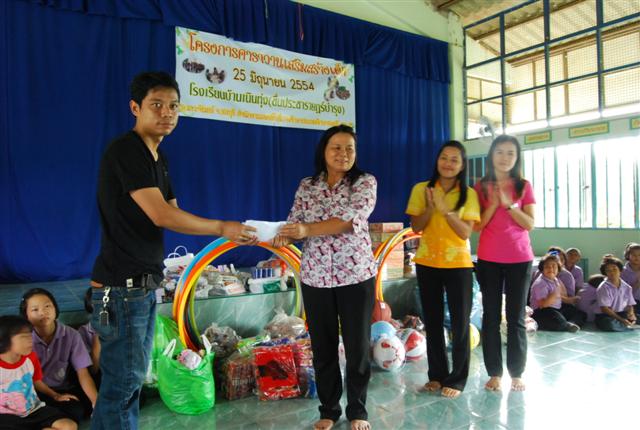 ชื่อ:  DSC_0049 (Small).JPG
ครั้ง: 249
ขนาด:  59.9 กิโลไบต์