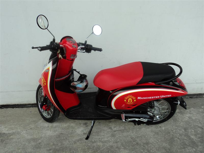 ชื่อ:  Scoopy i (2).JPG
ครั้ง: 917
ขนาด:  61.0 กิโลไบต์