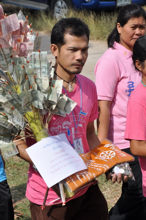 ชื่อ:  DSC_0507-1.jpg
ครั้ง: 223
ขนาด:  246.6 กิโลไบต์
