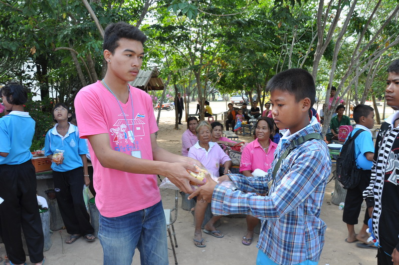 ชื่อ:  DSC_0688-1.jpg
ครั้ง: 212
ขนาด:  287.2 กิโลไบต์