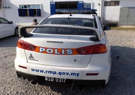ชื่อ:  polis4.jpg
ครั้ง: 2079
ขนาด:  51.6 กิโลไบต์