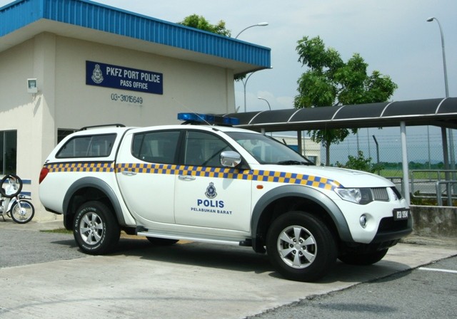 ชื่อ:  polis.jpg
ครั้ง: 2357
ขนาด:  76.9 กิโลไบต์