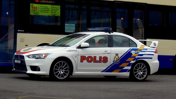 ชื่อ:  polis1.jpg
ครั้ง: 2192
ขนาด:  69.6 กิโลไบต์
