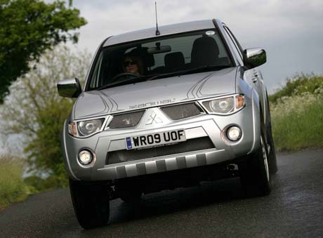 ชื่อ:  Mitsubishi-L200-Long-Bed-showroom%204.jpg
ครั้ง: 2344
ขนาด:  51.0 กิโลไบต์