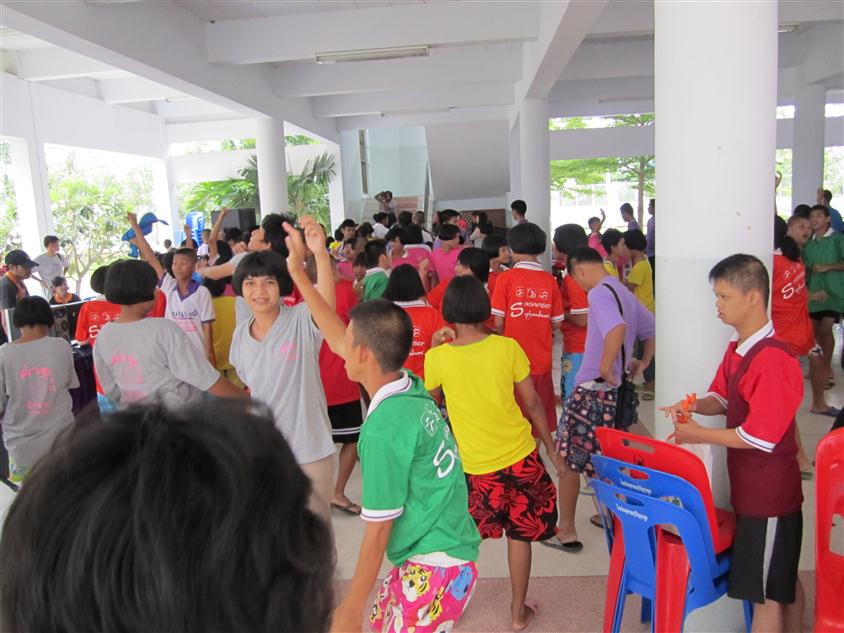 ชื่อ:  IMG_2328.JPG
ครั้ง: 548
ขนาด:  86.0 กิโลไบต์