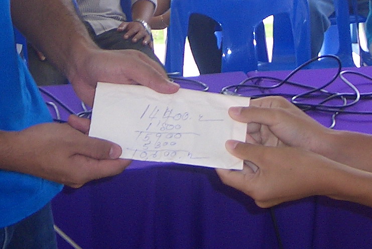ชื่อ:  CIMG0074-1.jpg
ครั้ง: 285
ขนาด:  105.5 กิโลไบต์