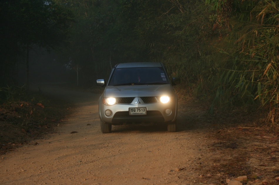 ชื่อ:  Kaeng Krachan (179).jpg
ครั้ง: 1833
ขนาด:  179.0 กิโลไบต์