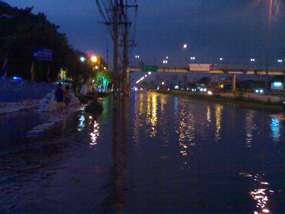 ชื่อ:  19102011875.jpg
ครั้ง: 508
ขนาด:  253.3 กิโลไบต์