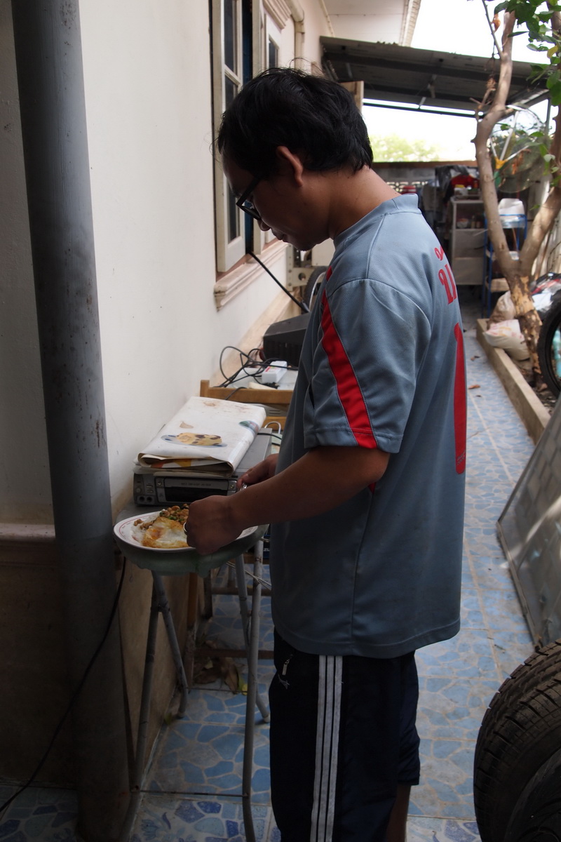 ชื่อ:  PB200381-1.jpg
ครั้ง: 456
ขนาด:  257.3 กิโลไบต์