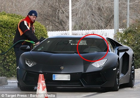 ชื่อ:  cristianolamborghiniaventador.jpg
ครั้ง: 1933
ขนาด:  117.8 กิโลไบต์