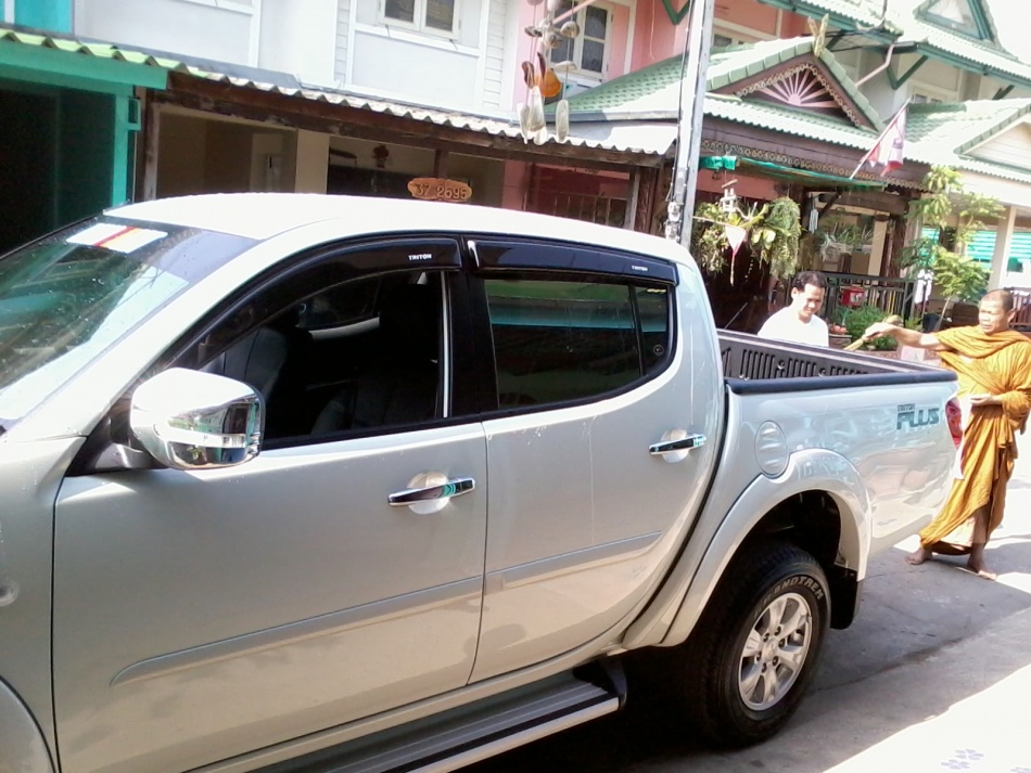 ชื่อ:  2012-03-21 09.04.58.jpg
ครั้ง: 1469
ขนาด:  229.3 กิโลไบต์