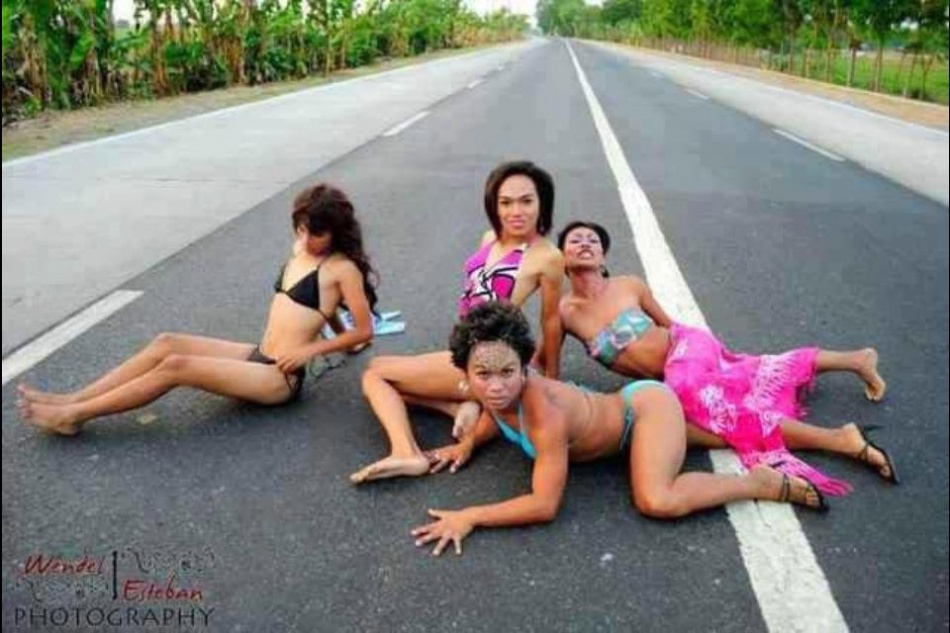 ชื่อ:  1335517775.jpg
ครั้ง: 13383
ขนาด:  170.0 กิโลไบต์