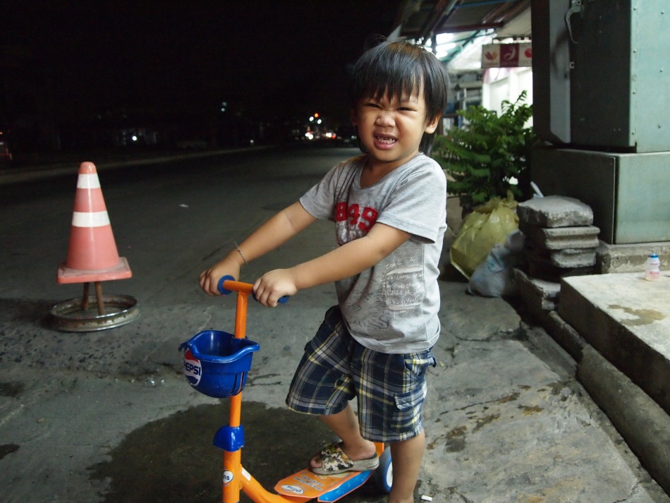 ชื่อ:  P5151652.jpg
ครั้ง: 212
ขนาด:  215.2 กิโลไบต์