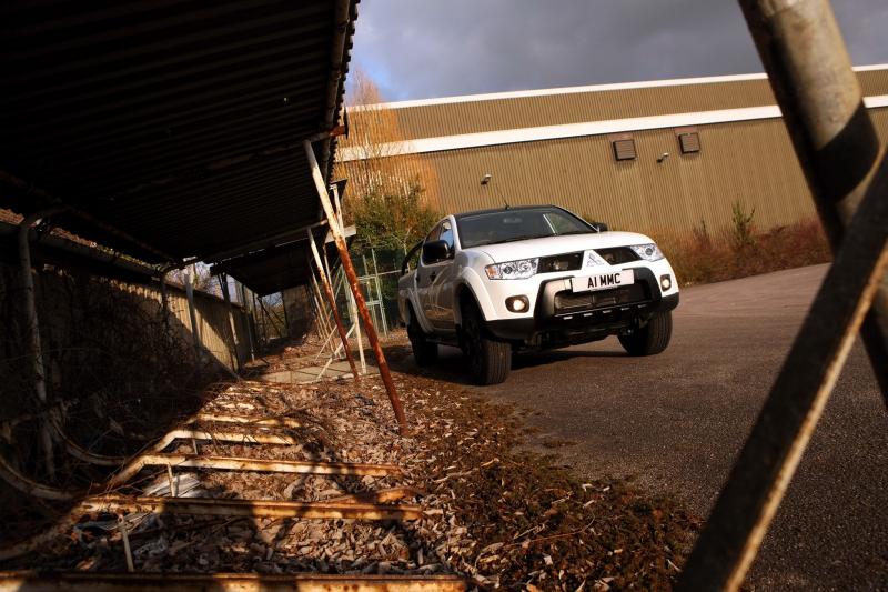 ชื่อ:  Mitsubishi-L200-Barbarian-Black-02_800.jpg
ครั้ง: 2864
ขนาด:  78.7 กิโลไบต์