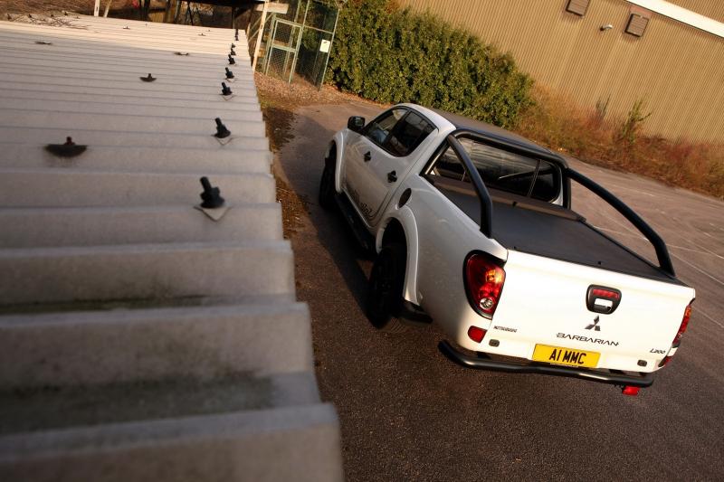 ชื่อ:  Mitsubishi-L200-Barbarian-Black-08_800.jpg
ครั้ง: 2981
ขนาด:  66.7 กิโลไบต์