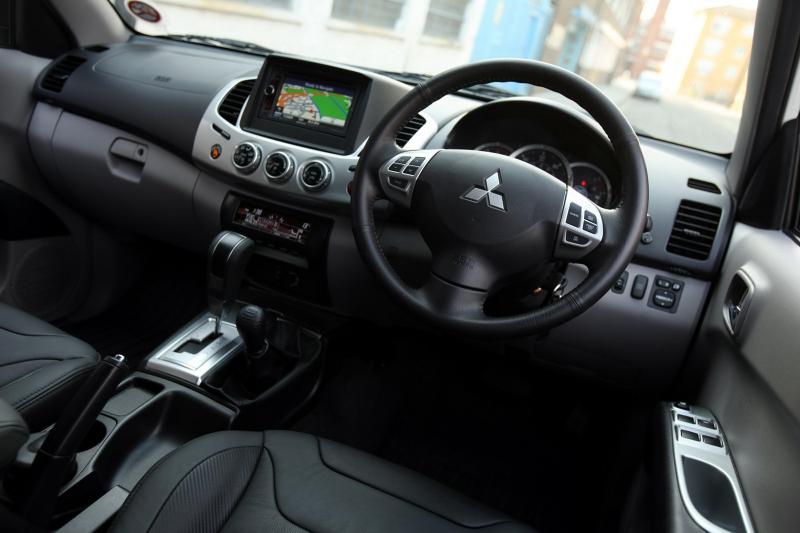 ชื่อ:  Mitsubishi-L200-Barbarian-Black-34_800.jpg
ครั้ง: 4661
ขนาด:  46.5 กิโลไบต์