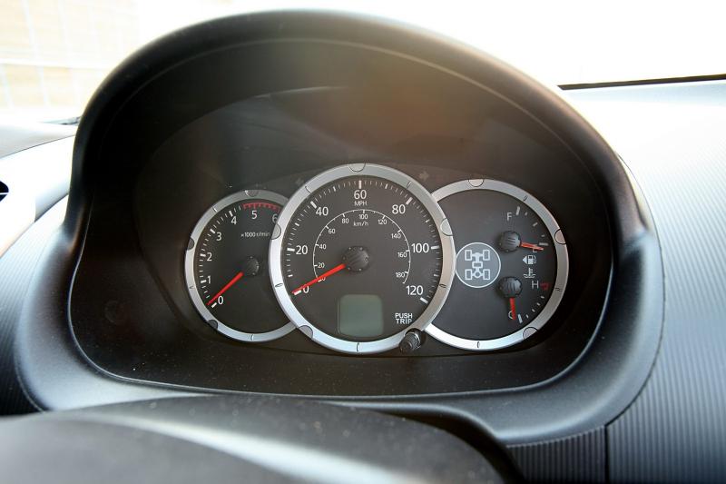 ชื่อ:  Mitsubishi-L200-Barbarian-Black-38_800.jpg
ครั้ง: 2870
ขนาด:  44.1 กิโลไบต์