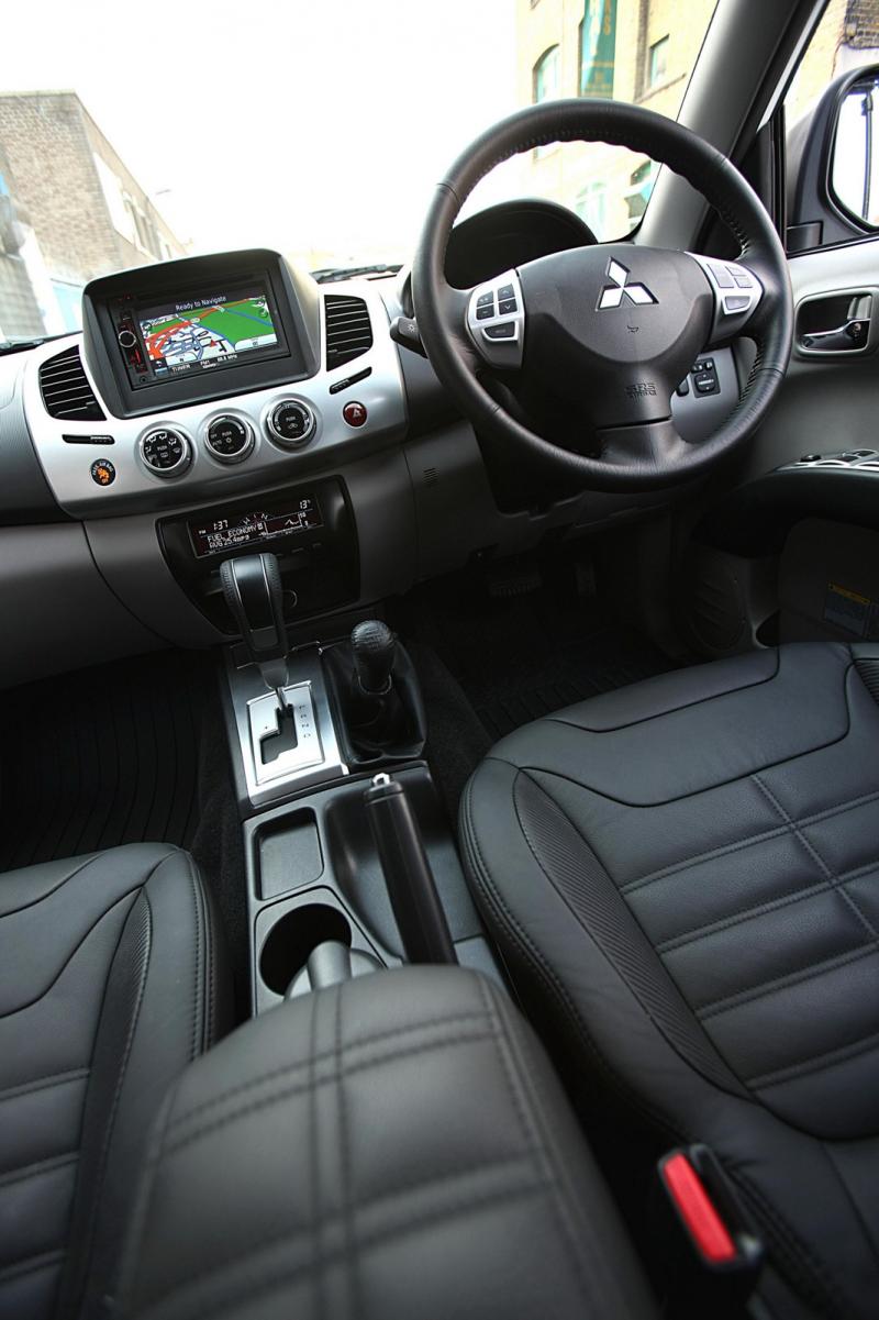 ชื่อ:  Mitsubishi-L200-Barbarian-Black-44_800.jpg
ครั้ง: 2797
ขนาด:  96.4 กิโลไบต์