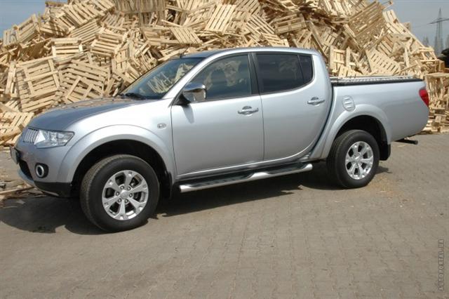 ชื่อ:  Mitsubishi-L200-2011-front-side-image%20(Small).jpg
ครั้ง: 1581
ขนาด:  48.3 กิโลไบต์