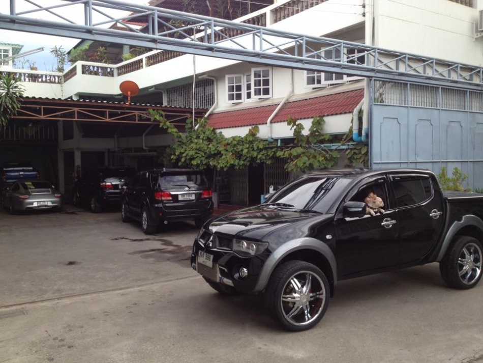 ชื่อ:  396451_279954248781301_1940974207_n[1].jpg
ครั้ง: 248
ขนาด:  221.7 กิโลไบต์