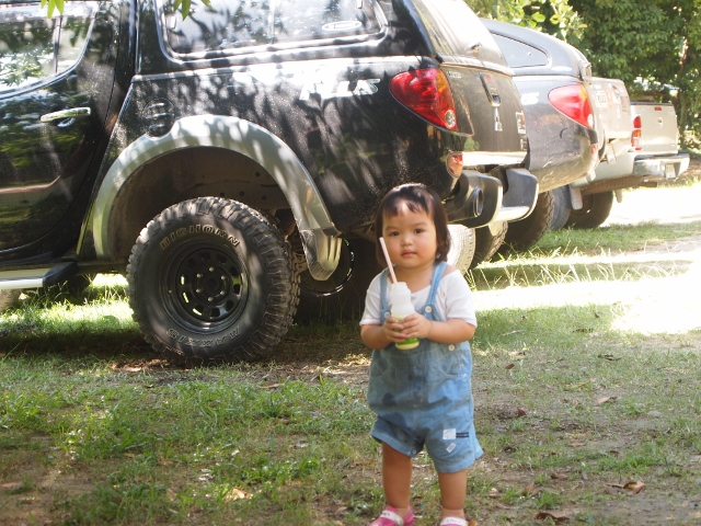 ชื่อ:  PA282641 (640x480).jpg
ครั้ง: 240
ขนาด:  280.7 กิโลไบต์