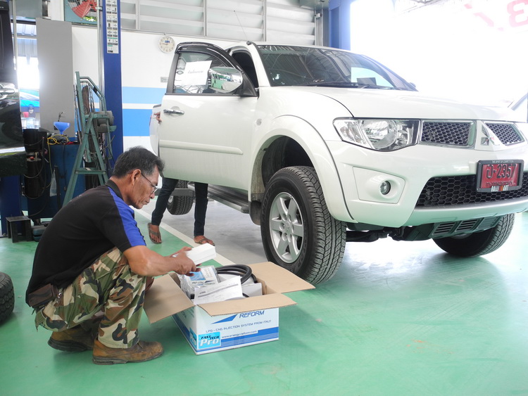 ชื่อ:  GAS Install 3.jpg
ครั้ง: 1414
ขนาด:  156.7 กิโลไบต์