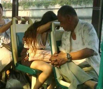 ชื่อ:  ส่องพระ.jpg
ครั้ง: 803
ขนาด:  26.1 กิโลไบต์