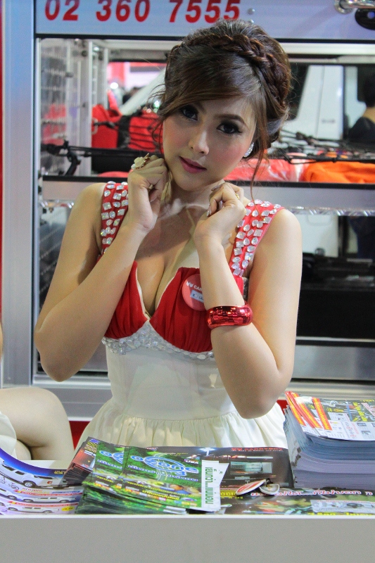ชื่อ:  IMG_9807 (533x800).jpg
ครั้ง: 458
ขนาด:  307.4 กิโลไบต์
