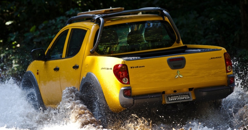 ชื่อ:  mitsubishi-l200-triton-2013-savana-04.jpg
ครั้ง: 1896
ขนาด:  170.5 กิโลไบต์