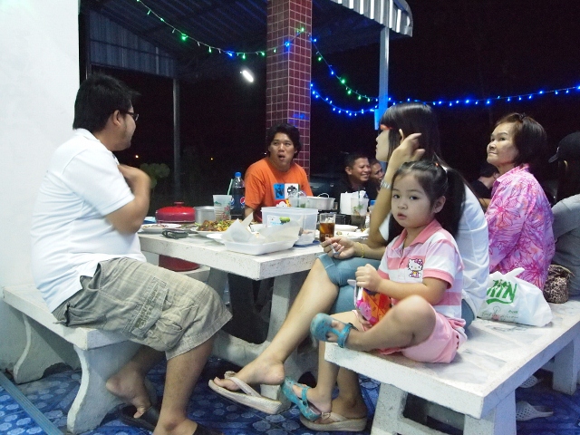 ชื่อ:  PC292991 (640x480).jpg
ครั้ง: 243
ขนาด:  237.4 กิโลไบต์