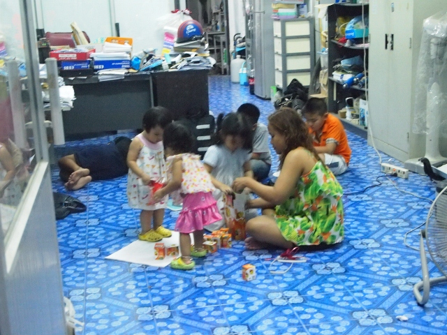 ชื่อ:  PC293015 (640x480).jpg
ครั้ง: 245
ขนาด:  260.1 กิโลไบต์