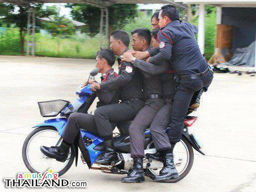 ชื่อ:  policehurry.jpg
ครั้ง: 484
ขนาด:  44.8 กิโลไบต์