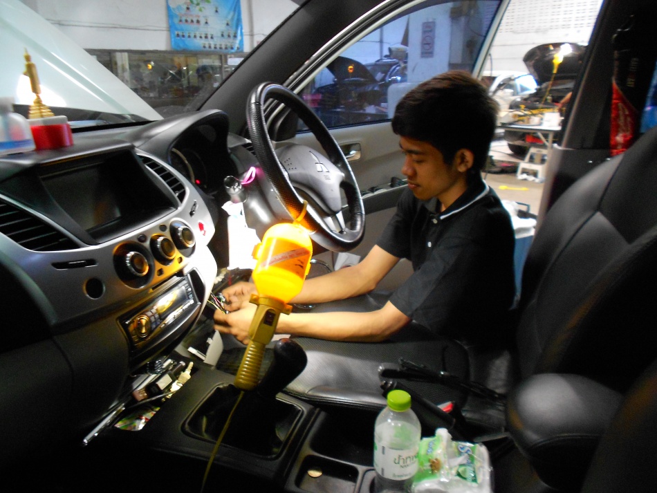 ชื่อ:  Cam 185.jpg
ครั้ง: 858
ขนาด:  229.8 กิโลไบต์