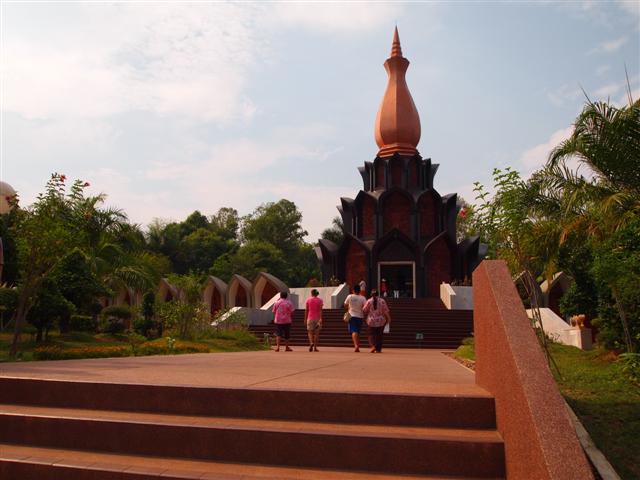 ชื่อ:  P4154269 (Small).JPG
ครั้ง: 294
ขนาด:  49.2 กิโลไบต์