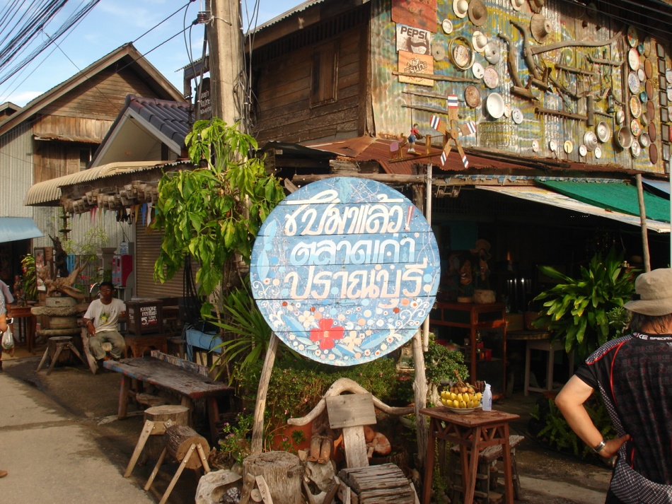 ชื่อ:  DSC03806.jpg
ครั้ง: 828
ขนาด:  341.3 กิโลไบต์