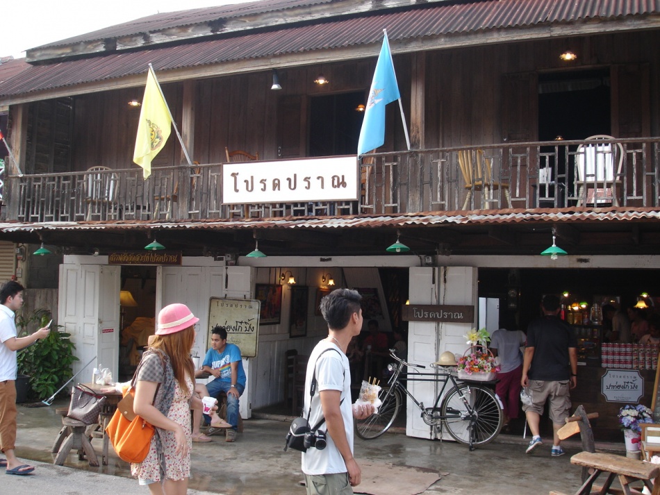 ชื่อ:  DSC03820.jpg
ครั้ง: 492
ขนาด:  274.4 กิโลไบต์