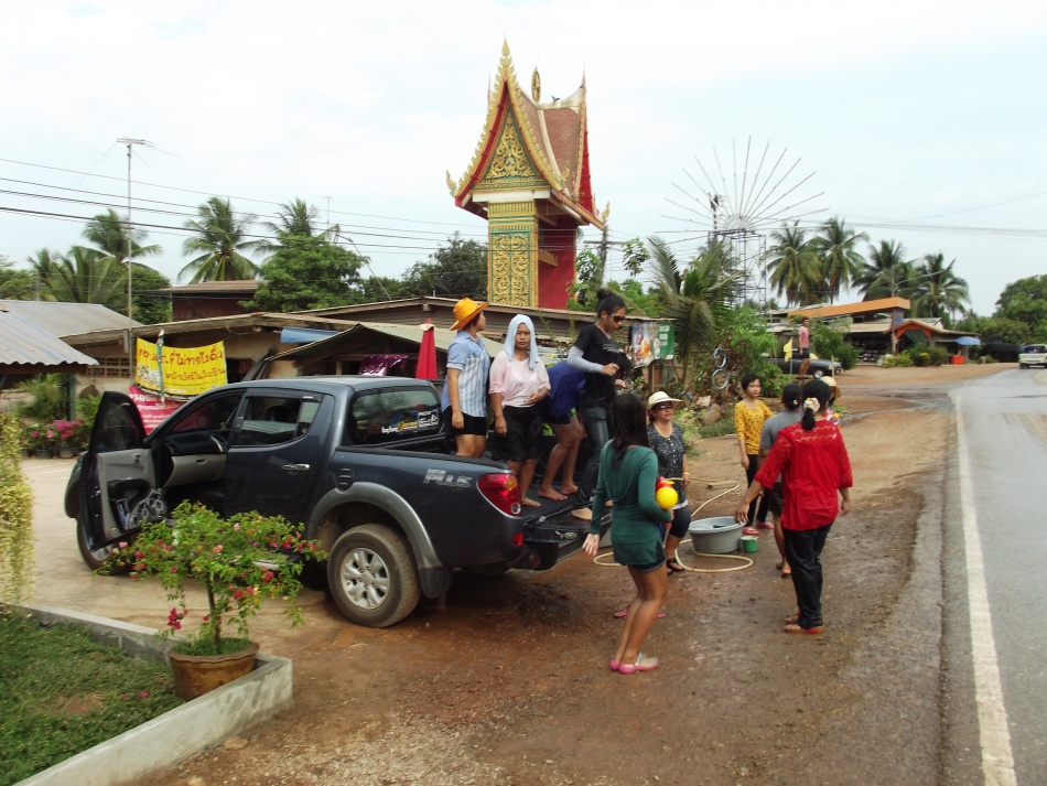 ชื่อ:  DSCF3427.jpg
ครั้ง: 464
ขนาด:  258.0 กิโลไบต์