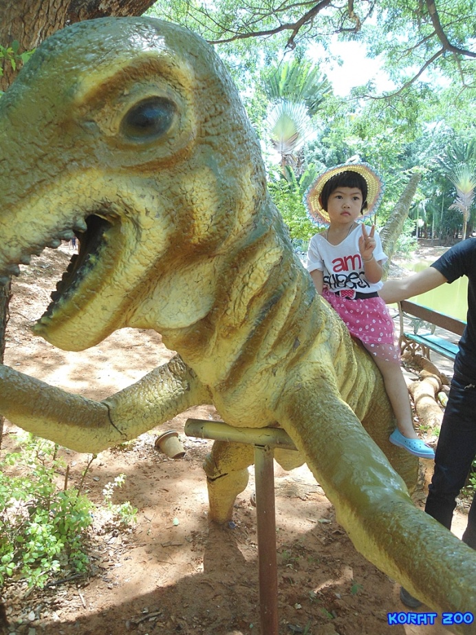 ชื่อ:  DSC01907.jpg
ครั้ง: 236
ขนาด:  349.9 กิโลไบต์
