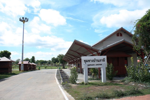 ชื่อ:  IMG_8904.JPG
ครั้ง: 624
ขนาด:  159.0 กิโลไบต์