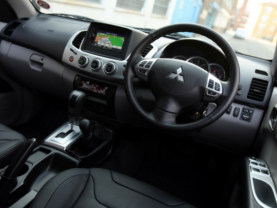 ชื่อ:  2012-Mitsubishi-L200-Barbarian-Black-Interior-10.jpg
ครั้ง: 1694
ขนาด:  153.9 กิโลไบต์