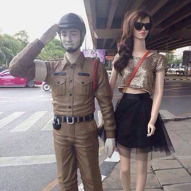 ชื่อ:  จ่าเฉย.jpg
ครั้ง: 5174
ขนาด:  73.5 กิโลไบต์