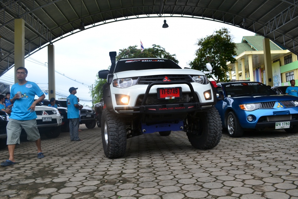 ชื่อ:  DSC_3413.jpg
ครั้ง: 541
ขนาด:  262.6 กิโลไบต์