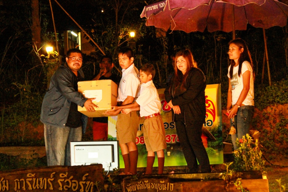ชื่อ:  IMG_7227.jpg
ครั้ง: 533
ขนาด:  278.0 กิโลไบต์