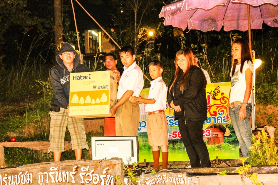 ชื่อ:  IMG_7226.jpg
ครั้ง: 275
ขนาด:  342.7 กิโลไบต์