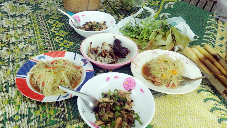 ชื่อ:  2013-09-06 13.07.06.jpg
ครั้ง: 1780
ขนาด:  307.9 กิโลไบต์