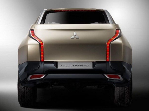 ชื่อ:  2013_mitsubishi_gr_hev_concept_triton_preview_07-0304-m-610x450.jpg
ครั้ง: 5108
ขนาด:  35.3 กิโลไบต์